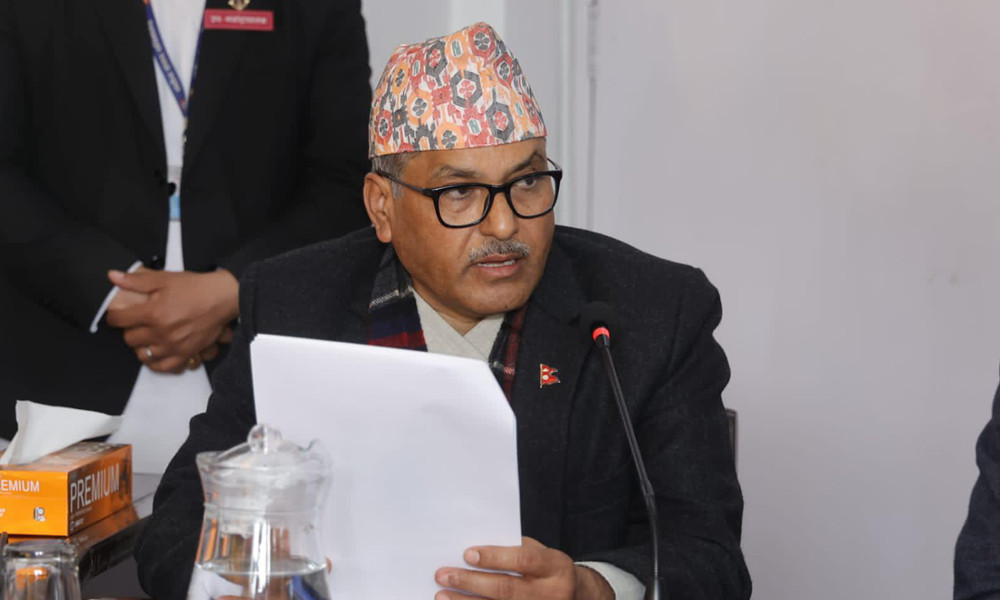 नेपाली बैंक डुब्ने अवस्थामा छैनन्, कुनै हालतमा पनि डुब्न दिँदैनौं : गभर्नर अधिकारी