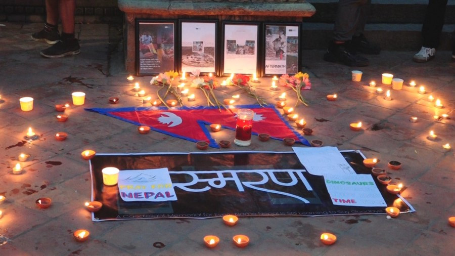 भोटेकोशी बाढीमा ज्यान गुमाउनेहरुको स्मरणमा दीप प्रज्वलन (तस्बिरहरु)