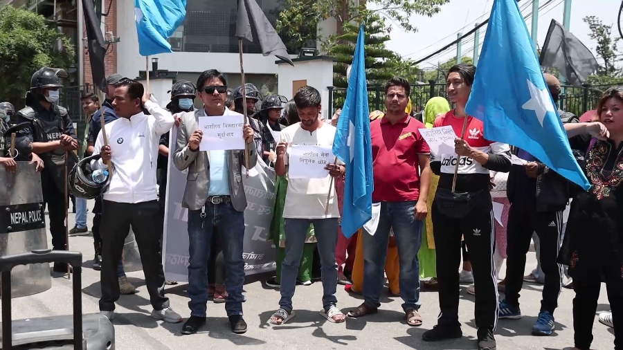 भारतीय दूतावास अगाडि राप्रपाका युवा-विद्यार्थीको विरोध प्रदर्शन