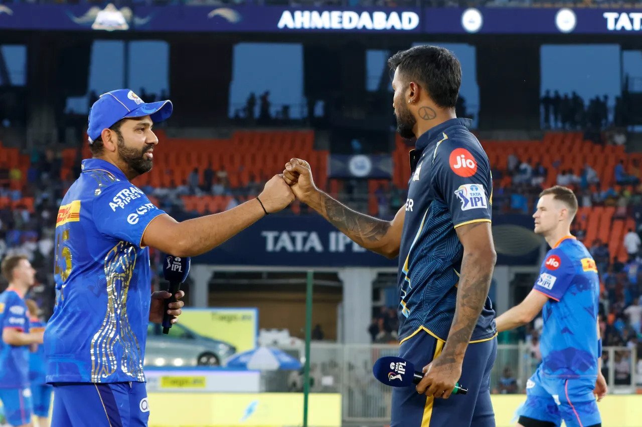 आईपीएलको फाइनल प्रवेशका लागि गुजरात र मुम्बई भीड्दै